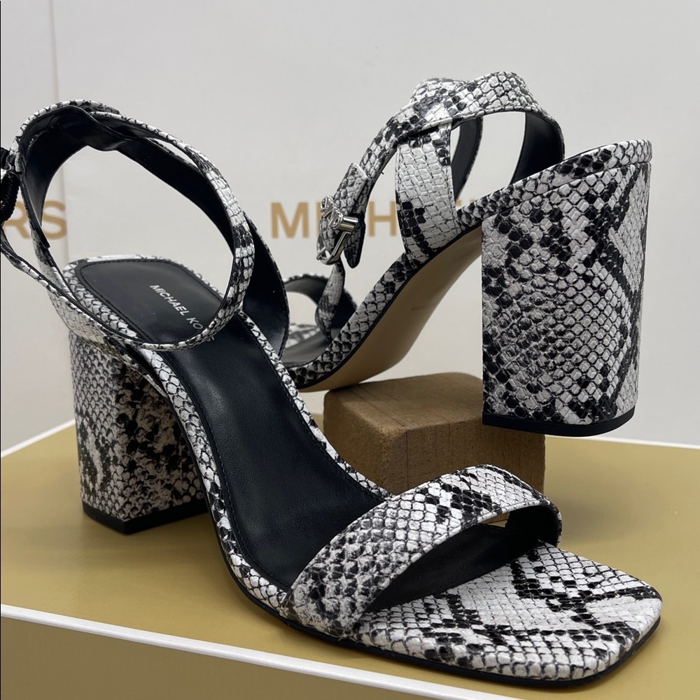 Michael Kors MERRIAM BLOCK HEEL
LEATHER
40S5MMHS1E Aluminum High Heels Snakeskin - Picture 9 of 16